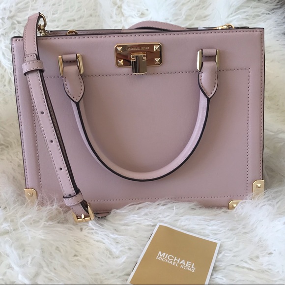 Michael Kors Handbags - ❤️ NWT michael Kors Kinsley Satchel Crossbody
